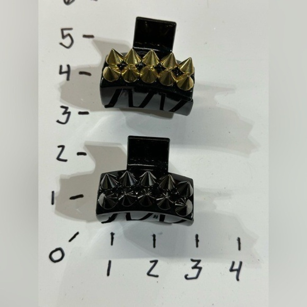NEWโ Hair Accessories set of 2 claw clips with spikes
